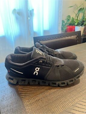 On cloud men running shoes in black size 10